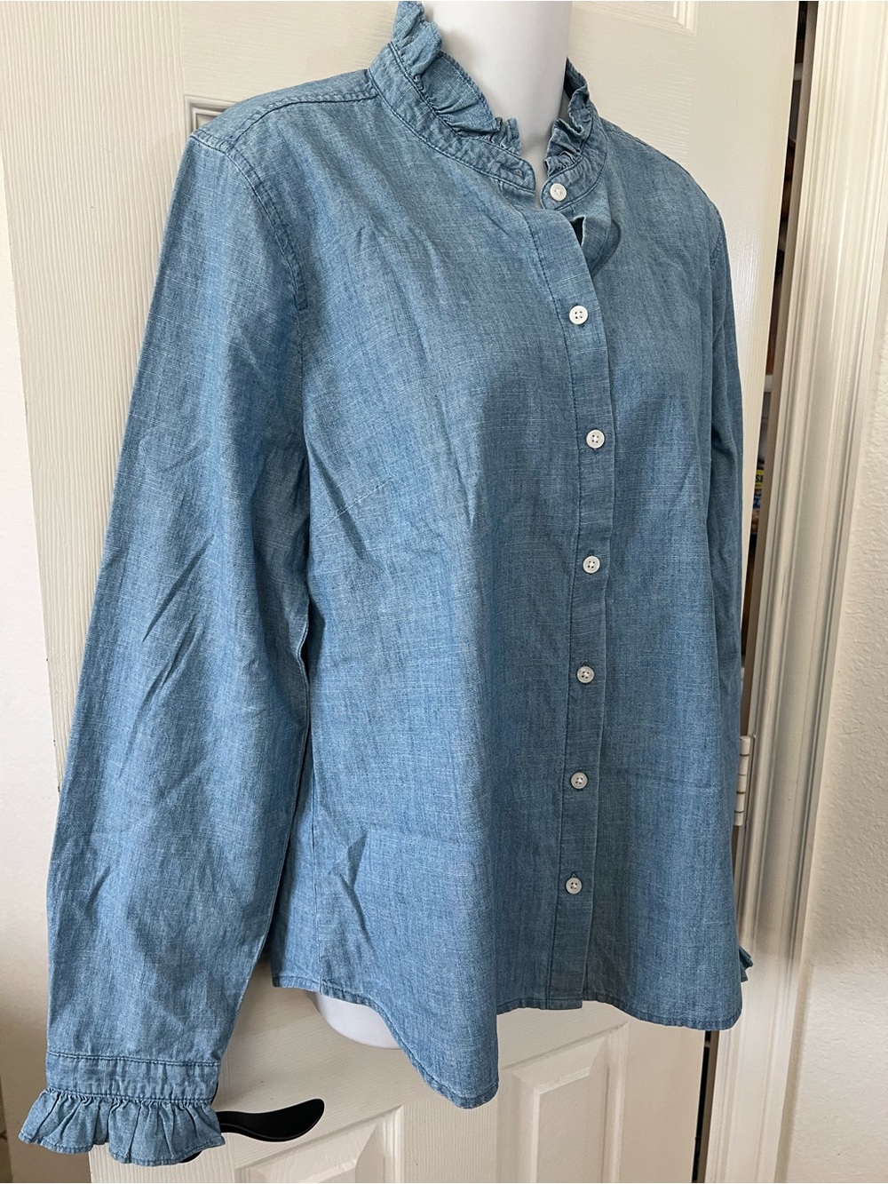 NWT J.Crew Chambray Ruffle-Collar Button-Front L - Picture 6 of 14
